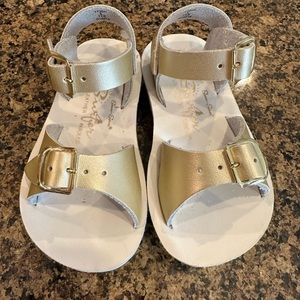 Sun-San Surfer sandals. New. Size 6. Gold.